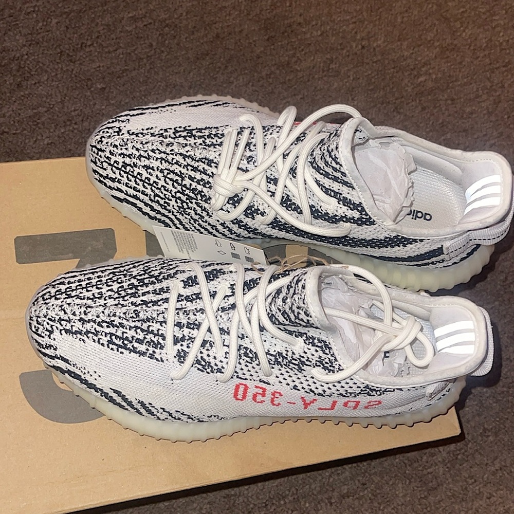 Yeezy’s size 9 1/2.. YZY 350 V2  zebra printed Yeezy’s